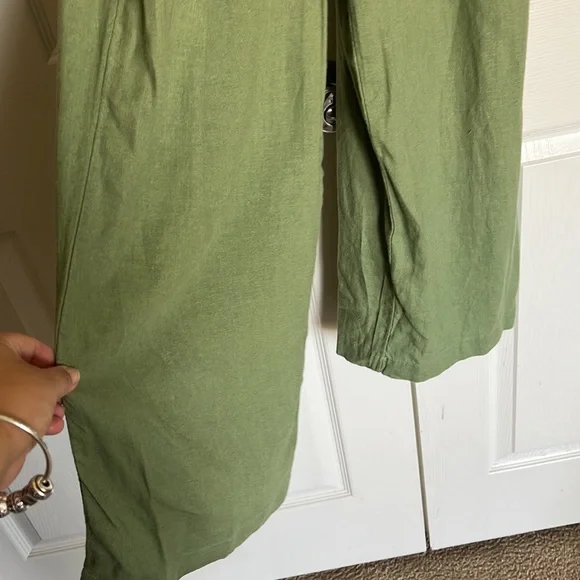 Linen Blend army green sleeveless V neck jumpsuit. - Picture 5 of 9